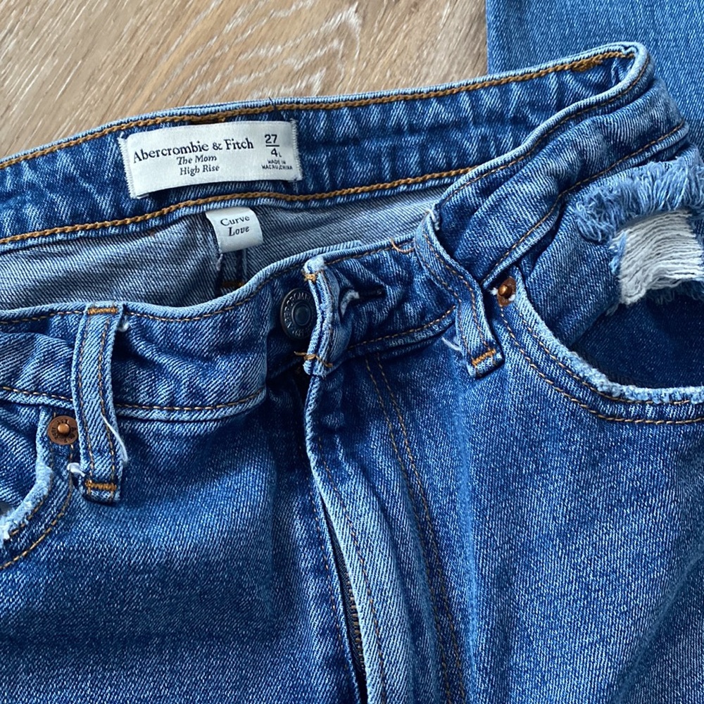 Abercrombie & Fitch The Mom